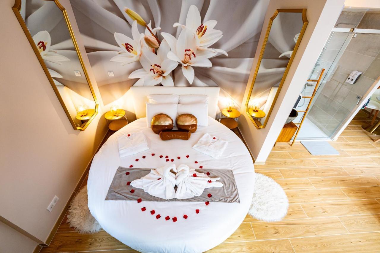 Romantique Jacuzzi Ou Balneo Privatif Et Jardin Au Temps Des Cerises